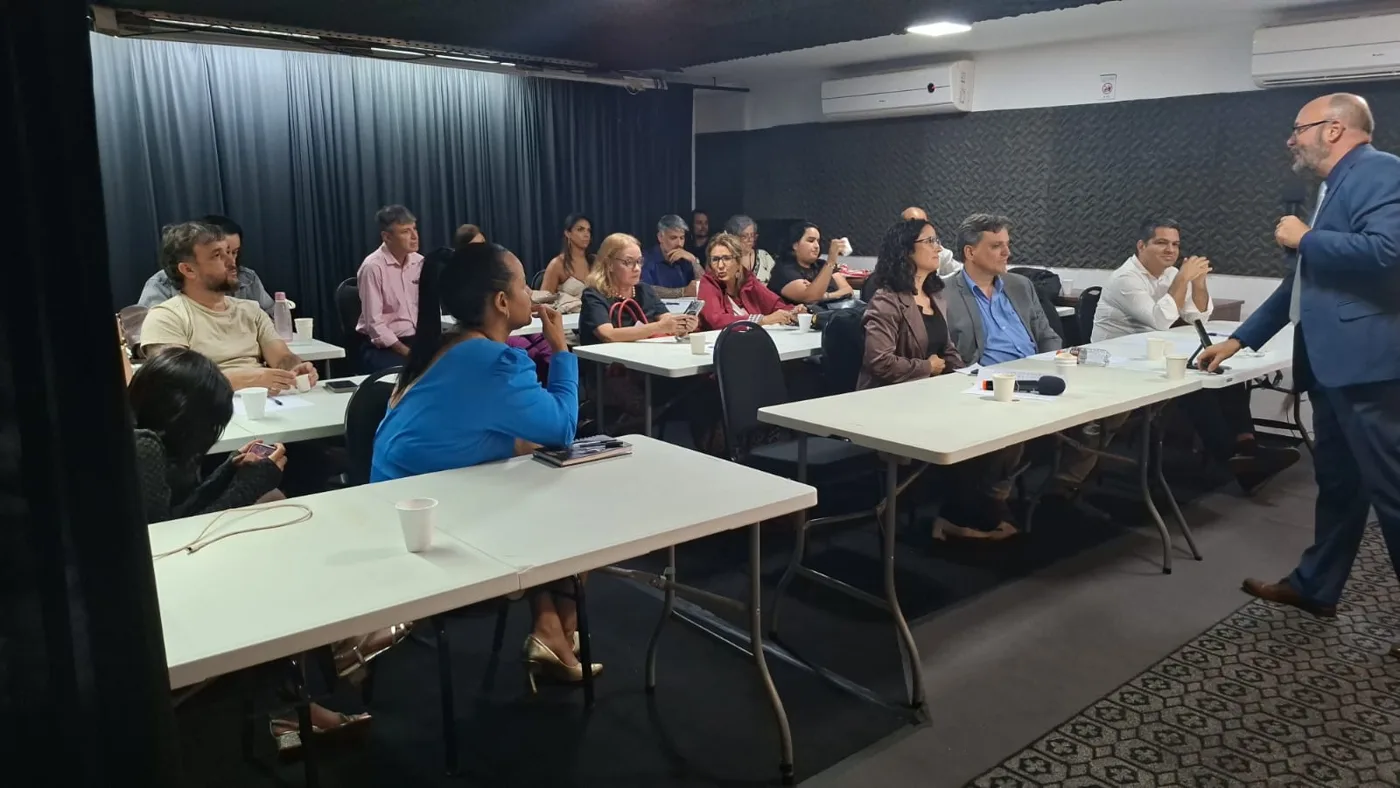 Participantes em uma roda de aprendizado e relacionamento no ilhaBRASIL Business & Content Hub